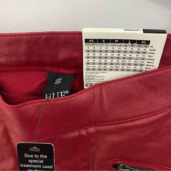Hue Leggings Women’s Zippered Glossy Denim Leggings Deep Red - Picture 2 of 3